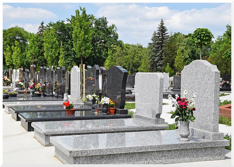 cimetière avec grandes pierres tombales